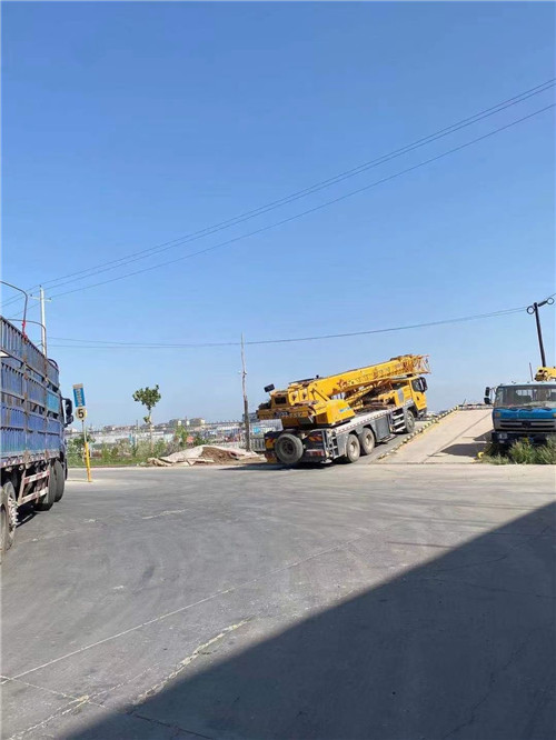 石屏县25吨吊车的租赁价格大概是多少？