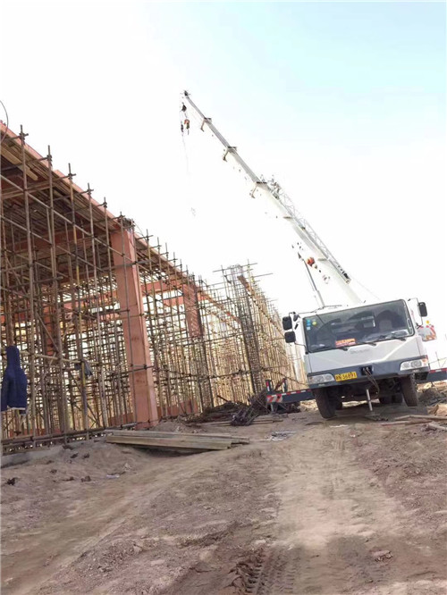 石屏县吊车作业的安全注意事项有哪些？