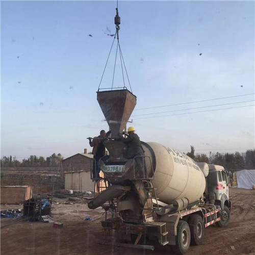 石屏县“精准瞄准”—— 吊车的 “定位导航” 技术